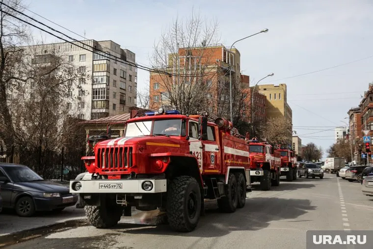 Пожар в квартире тушили восемь единиц пожарной техники и 19 спасателей (Фото из архива)