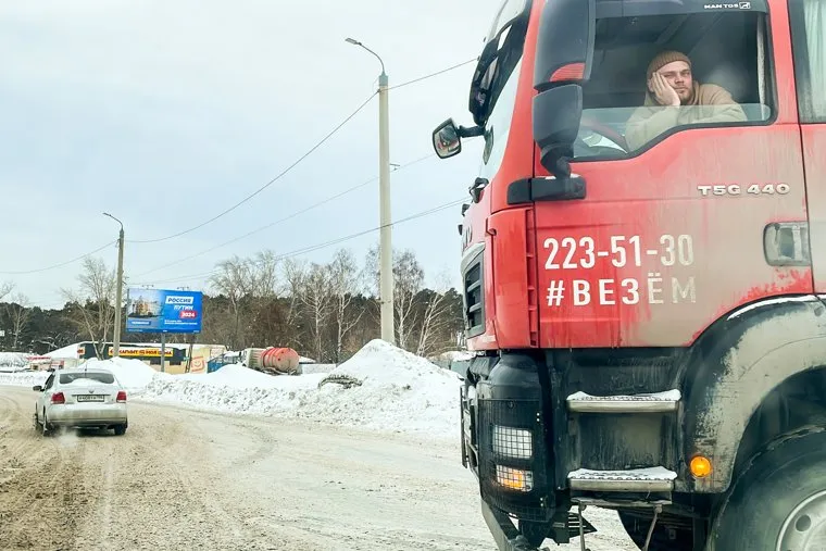 Уборка снега с дорог М5. Челябинск