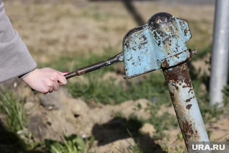 Жители пользуются уличными туалетами и колонками