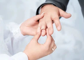 Челябинский актер из «Папиных дочек» представил на премьере свою супругу