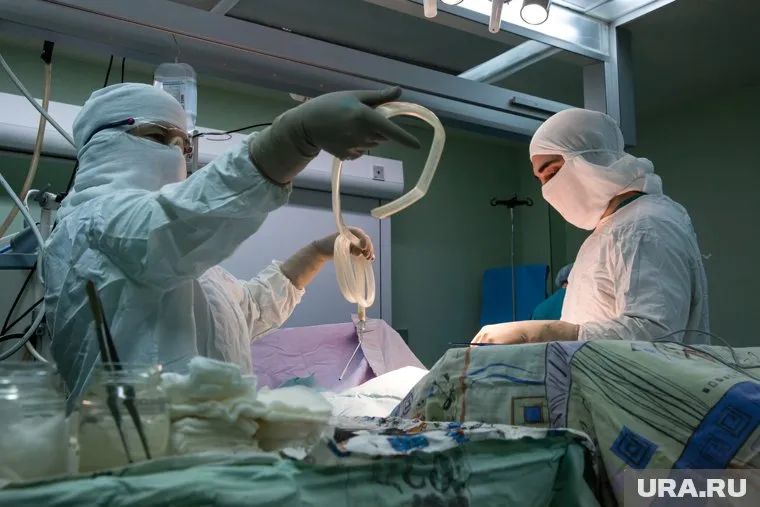 Врачи спасают ребенку руку