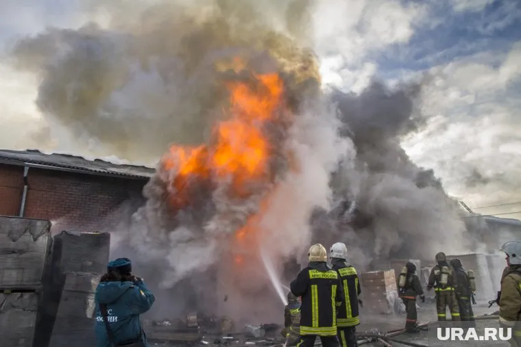 На месте ЧП работали почти полсотни пожарных