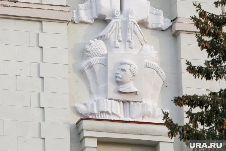 Барельеф Сталина был установлен на ОДО 13 декабря