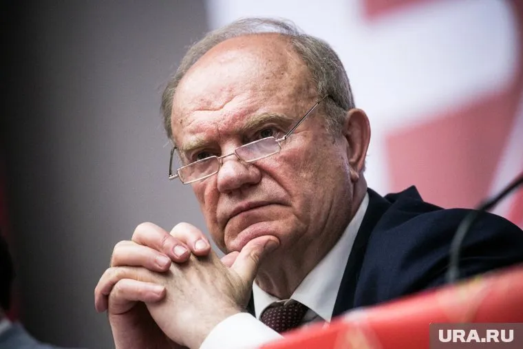 По мнению Зюганова, россиянам снова угрожают нацисты