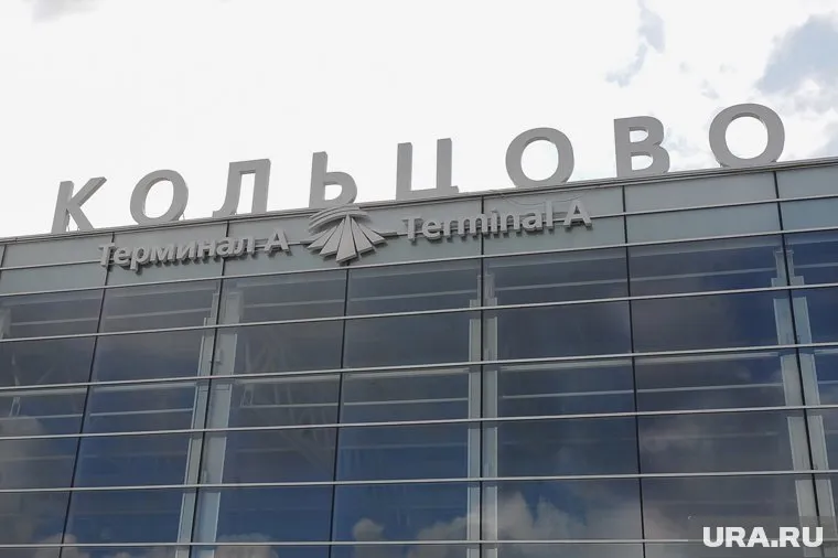 По словам очевидца, пассажиры провели час в зоне выдачи багажа