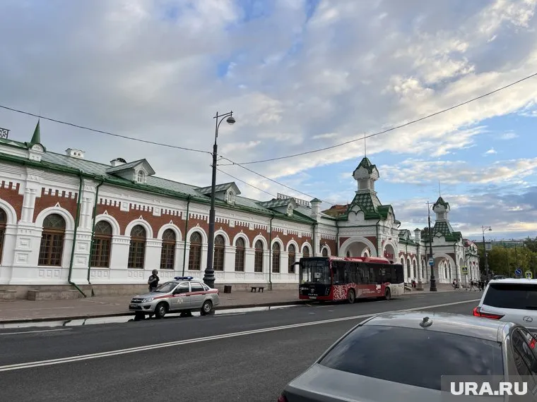 В Перми силовики проверяют пассажирский автобус около вокзала