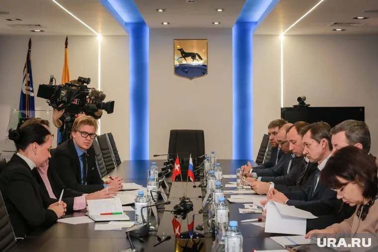 Власти Сахалинской области и Copenhagen Offshore Partners не ведут переговоров об аренде Шумшу, сообщили в пресс-службе правительства региона