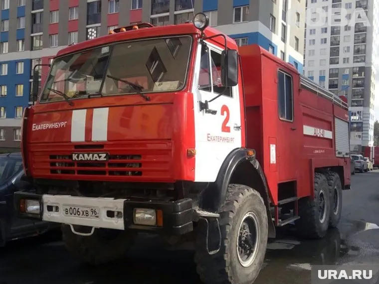 Пожарные не сразу смогли добраться до подземного паркинга: все двери оказались заперты