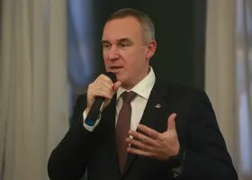 Кухарук сделал оригинальный подарок на юбилей Тюменской области