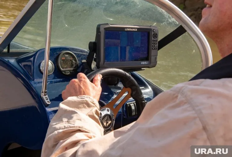 Сообщение с селом организовано посредством лодочной переправы