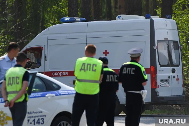 Инспекторы ДПС выясняют подробности ДТП (фото из архива)