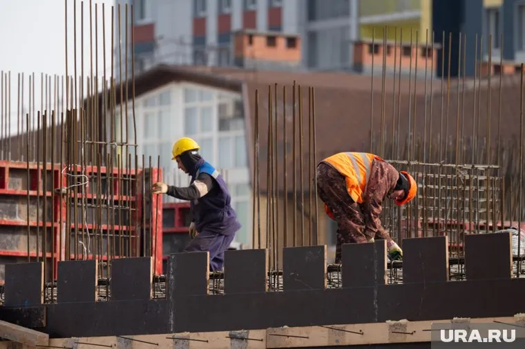 Рабочие возвели фундамент (архивное фото)