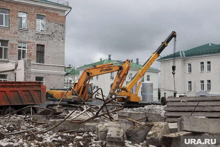 Строительство новой поликлиники по улице Кирова в Кургане идет с отставанием по графику