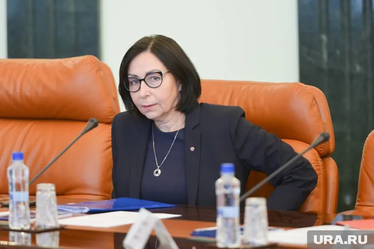 Мэр обратилась к собственникам зданий с просьбой сбрасывать снег с крыш