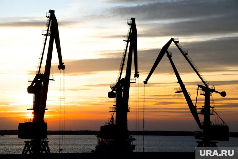 В порту Петербурга изменили режим погрузки из-за дронов