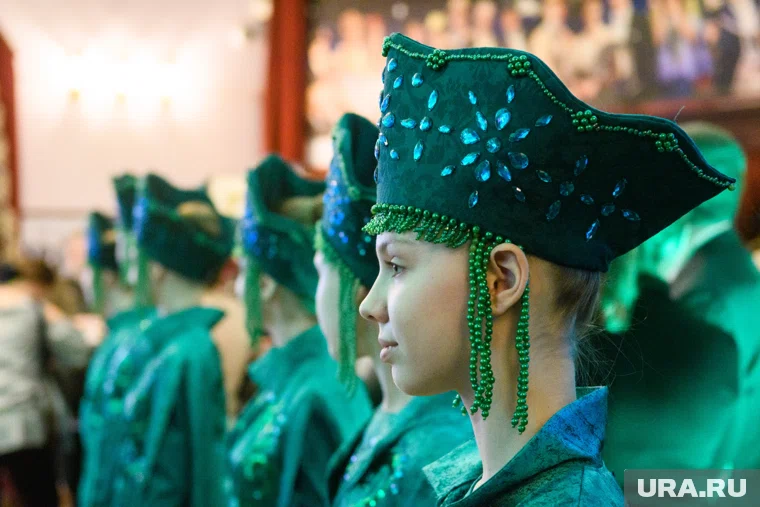 Девочка пришла не в массивном кокошнике, а в виде ободка (архивное фото)