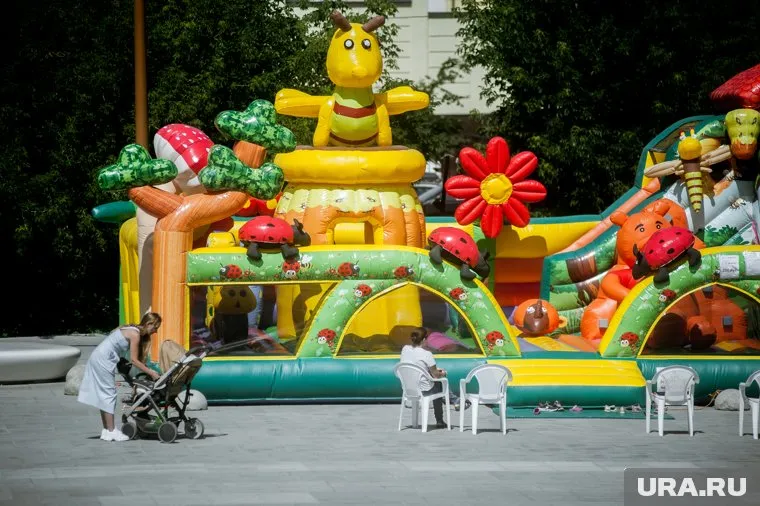 Батуты в городе устанавливают на самых проходимых территориях