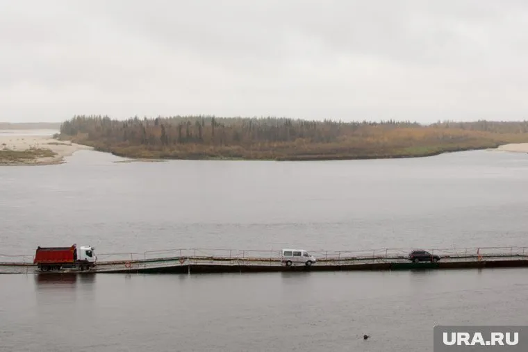 В Нижневартовском районе ХМАО запустили движение транспорта по понтонному мосту