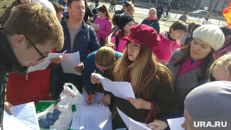 На митинг вышло около 250 пермяков