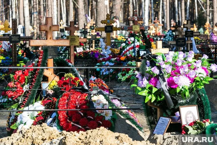 По словам тюменцев, металлические конструкции с могил пропадают не в первый раз