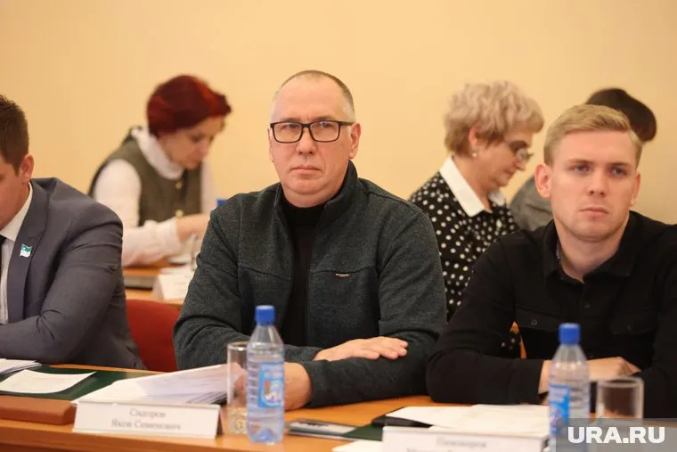 Депутат Яков Сидоров предложил слушать гимн