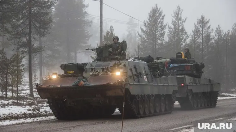 Киев получит несколько батальонов танков Leopard, сказал Борис Писториус