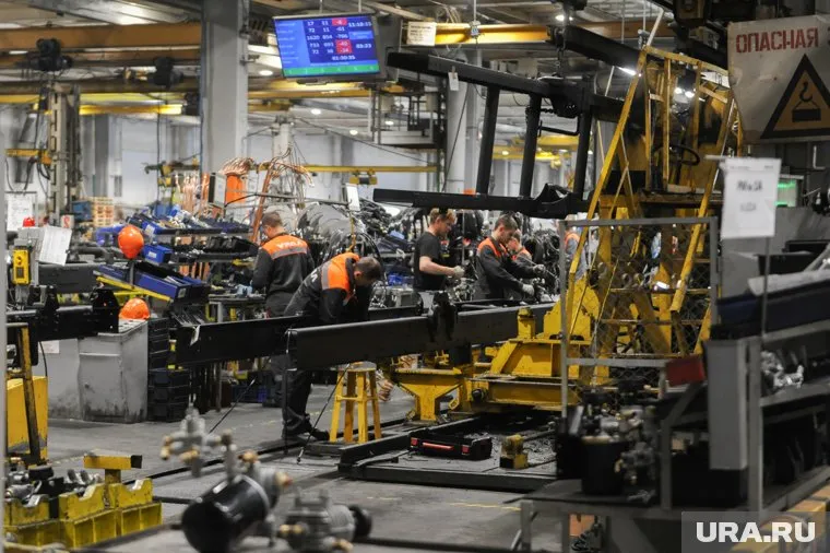 Специалистам редких профессий на автозаводе увеличили зарплату