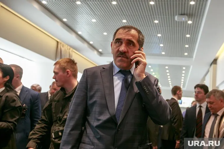 Евкуров руководит Ингушетией уже десять лет, в сентябре он был переназначен на свой пост с полномочиями до 2023 года