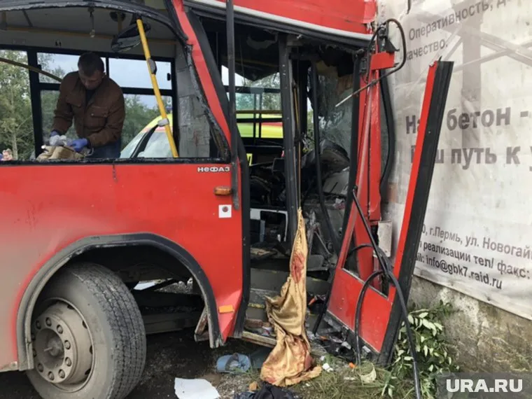 Причиной ДТП могла стать проблема с рулевой тягой