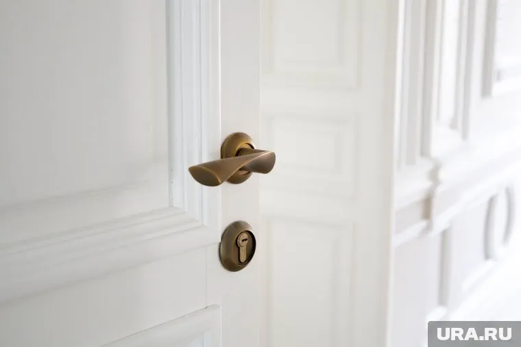 Замена замка обошлась молодым людям в 14 тысяч рублей