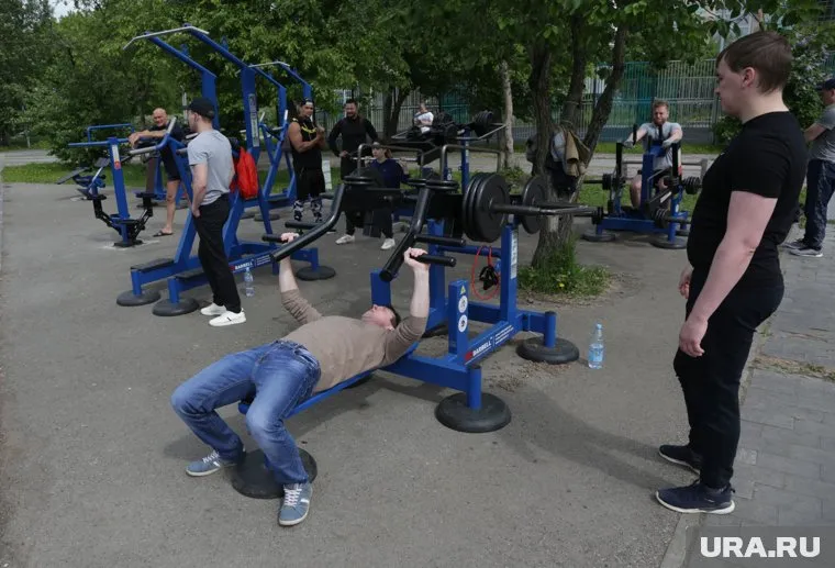 Профессиональным спортсменам разрешат тренировки