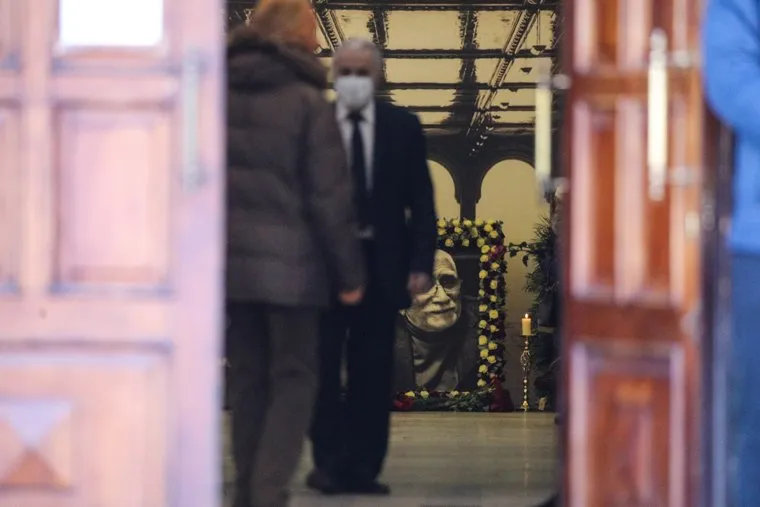 Прощание с народным артистом СССР Арменом Джигарханяном в Московском драматическом театре. Москва