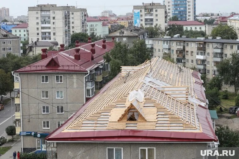 Капитальный ремонт протекающей крыши пройдет по плану через 15-17 лет (архивное фото)