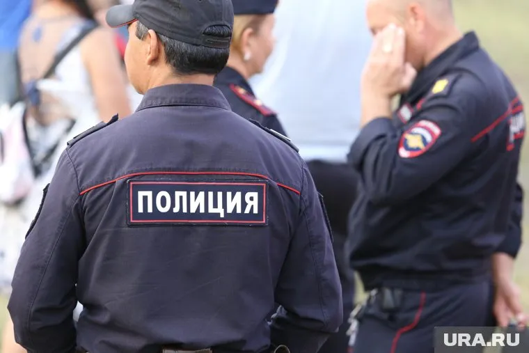 На месте работают сотрудники полиции и Следственного комитета