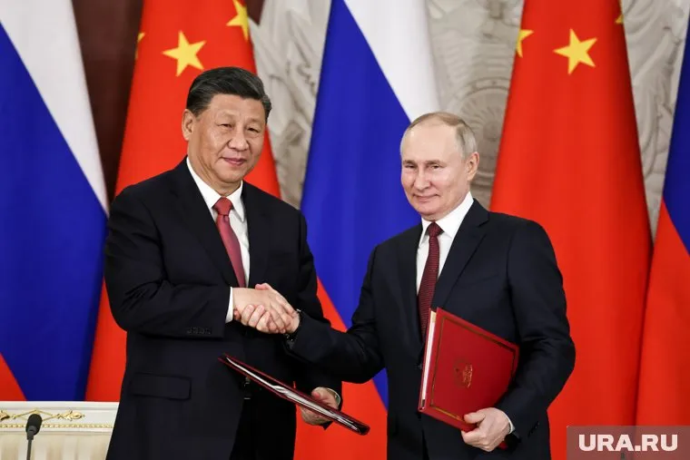 По мнению журналиста, Китай и Россия достаточно сильны, чтобы дать отпор любой агрессии США