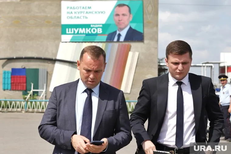 Павел Каргаполов (справа) стал первым замглавы Кургана