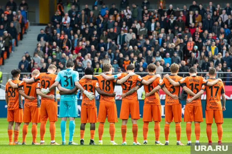 Контракт с предыдущим тренером — Юрием Матвеевым — руководство «Урала» расторгло 10 августа