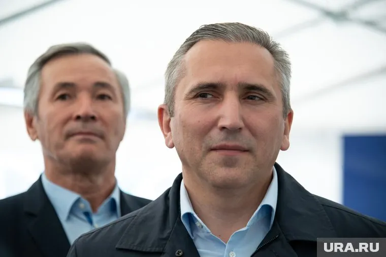 В бюджете повысили расходы на обеспечение деятельности губернатора (Александр Моор, на переднем плане) и председателя областной думы (Фуат Сайфитдинов, сзади)