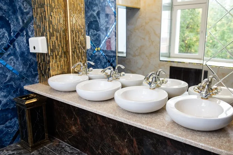 Торжественная линейка в школе № 106. Екатеринбург