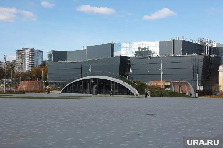 Сейчас торговый центр жители называют просто «iMALL»