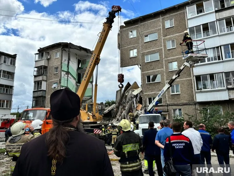На месте ЧП собрались все спецслужбы