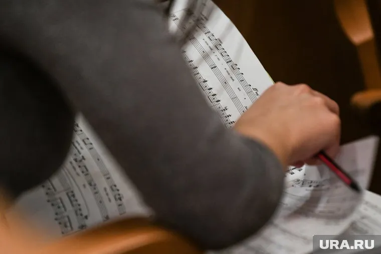 Талантливых ямальцев отправили на обучение в академию музыки имени Гнесиных в Москву
