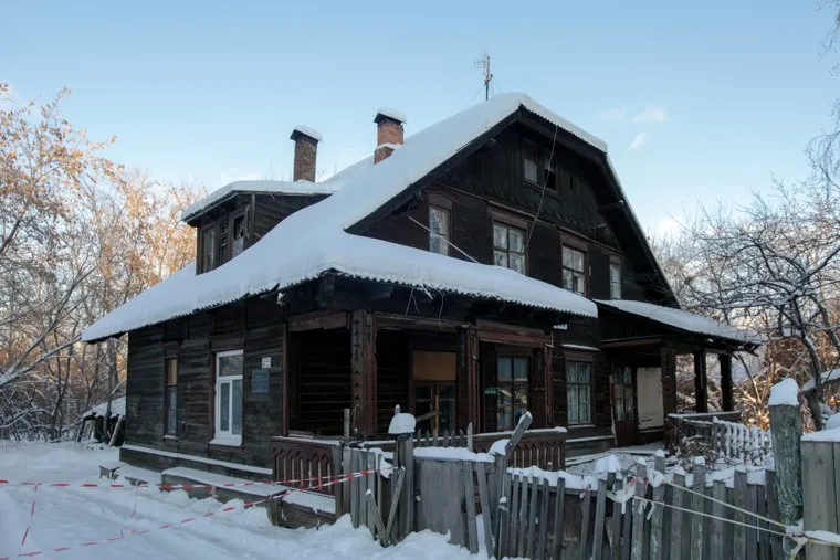 Старые бараки. Парк. Строение. Екатеринбург