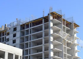 В Тюмени сдвинулись сроки строительства завода по производству домокомплектов