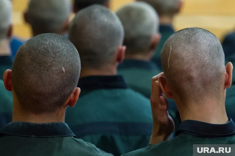 Заключенные пытались пронести в колонию мобильные телефоны