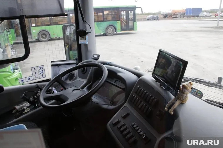 Водителя маршрутки, напавшего на подростка, отстранили от работы до окончания проверок