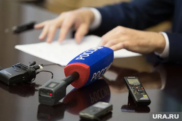 Журналисты, побывавшие за границей, могут быть переносчиками вируса