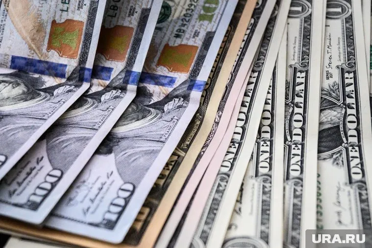 МВФ планирует передать Украине 15 млрд долларов, пишет Bloomberg