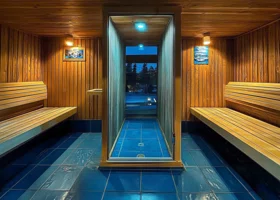 В Тюмени почти за 100 млн рублей продают особняк с сауной и фруктовым садом