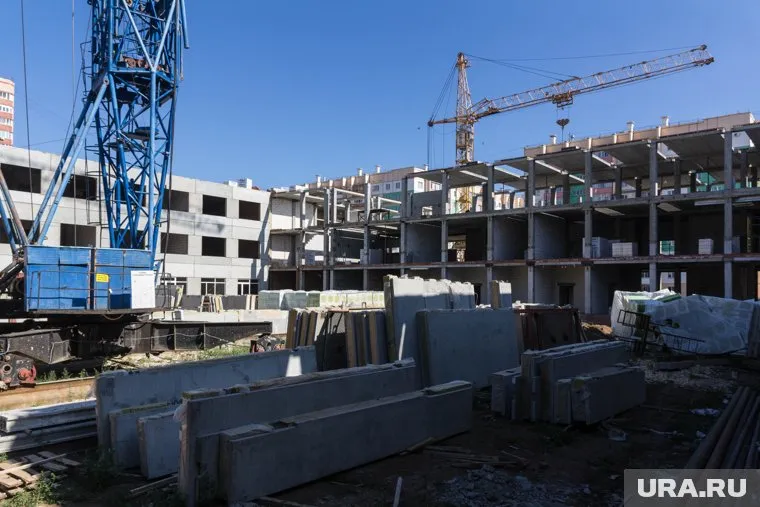 На строительстве планируют увеличить число рабочих (архивное фото)